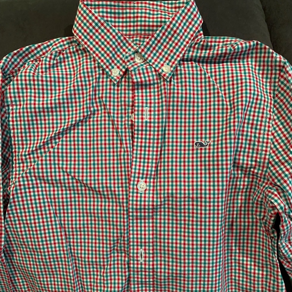 Boys Vineyard Vines dress shirt. Size small